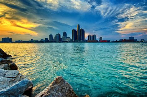 Online Crop Panoramic Photo Of Building Near Body Of Water Detroit