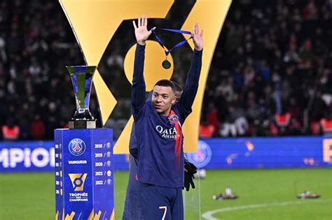 Trophée des champions 2024 PSG Lyon au Stade Alassane Ouattara d