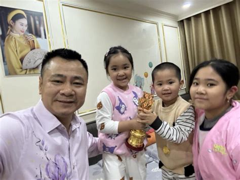 Sao Việt h MC Mai Ngọc diện bikini hiếm hoi khoe thân hình ở những tháng đầu thai kỳ