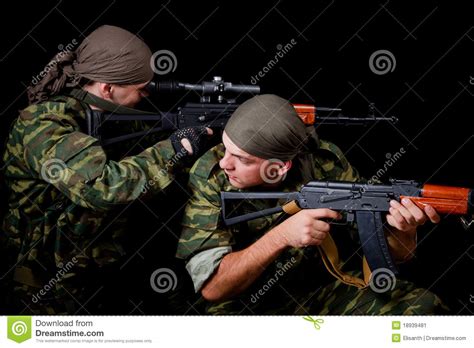 Dois Soldados No Uniforme Camuflar Imagem De Stock Imagem De Isolado