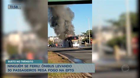 Ônibus levando 30 passageiros pega fogo na EPTG Brasília R7 Balanço