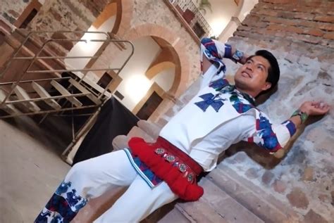 Jobis Shosho un rostro wixárika gay y no binarie Ciudad Olinka