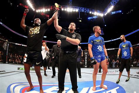 History repeating? Jon Jones vs. Dominick Reyes scores at UFC 247 ...