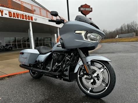 2024 Harley Davidson® Road Glide® Atlas Silver Metallic Black Finish