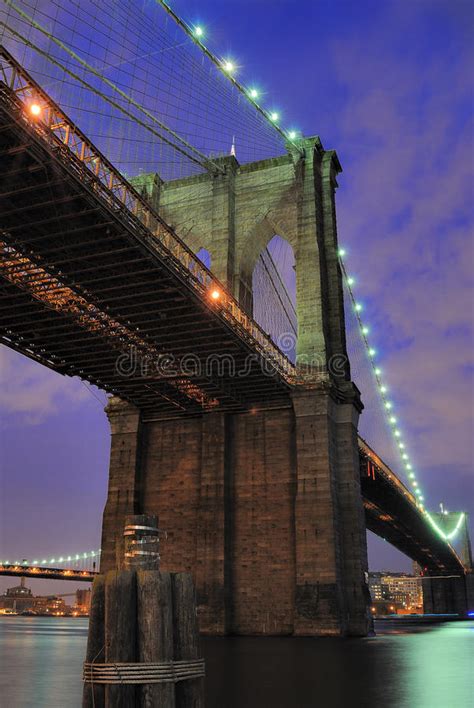 Puente De Brooklyn En El Crep Sculo Imagen De Archivo Imagen De Arco