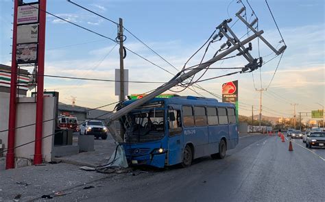 Choque de camión contra poste deja 7 lesionados en García Nuevo León