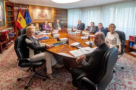 La abstención de Campo estrecha la mayoría progresista del TC que