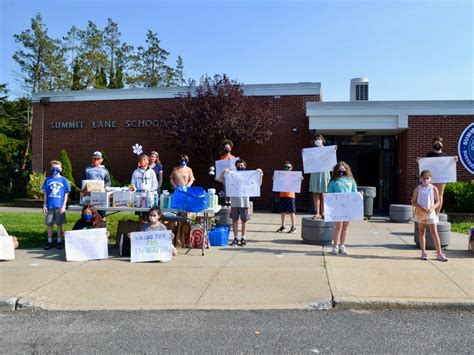 Summit Lane Students Help Homeless With Drive Thru Event Levittown