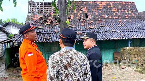 Beberapa Rumah Warga Tuban Rusak Akibat Diterjang Puting Beliung