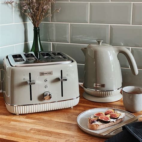 Cream Kettle and Toaster Set for Stylish Kitchen Decor