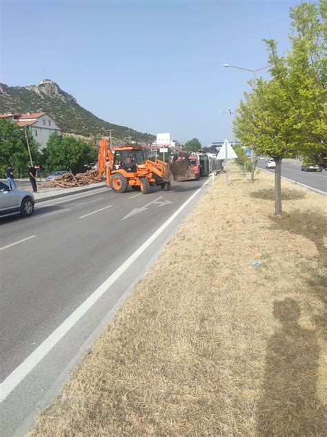 Burdur Fethiye Yolunda Tomruk Y Kl Kamyon Devrildi B Lgesel