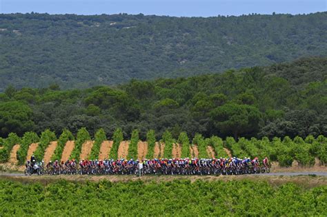 Tour De France Richard Carapaz Climbs To Stage Solo Victory As