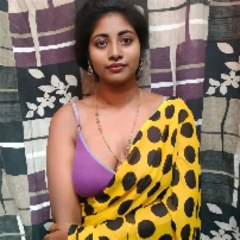 Hot Indian Step Mom Black Saree Modelling Sex Porn Feat Your Sushmita XHamster