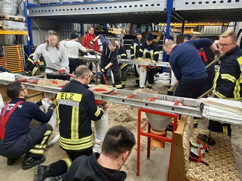 Feuerwehr Im Hochwasser Einsatz Freiw Feuerwehr Elz