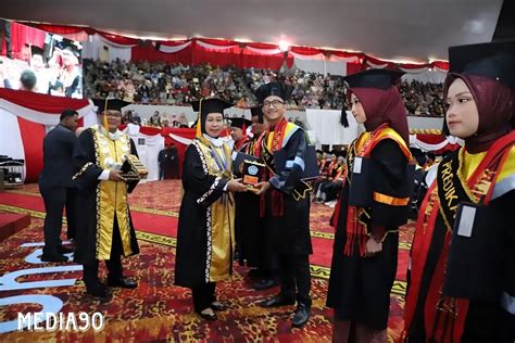 Capaian Hebat Unila Wisuda Mahasiswa Di Awal Rektor