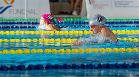 47 Nadadores Alvi Negros No Campeonato De Piscina Longa Clube