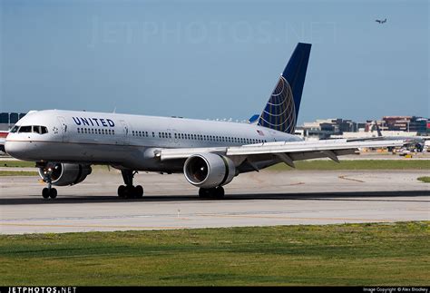 N Ua Boeing United Airlines Alex Brodkey Jetphotos