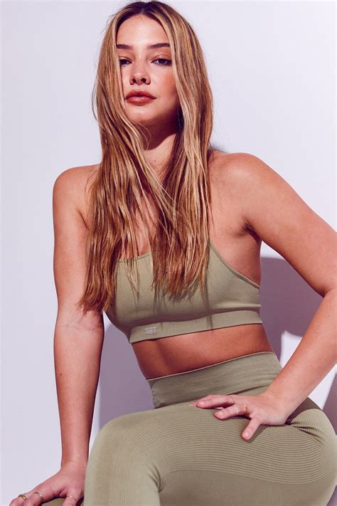 Madelyn Cline Sexy Hot Celebs Home