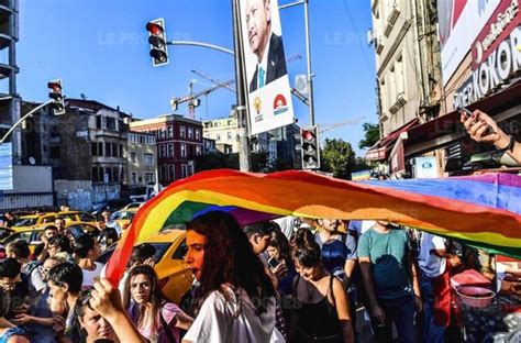 Turkey Women Protest Turkeys Withdrawal From Istanbul Convention On