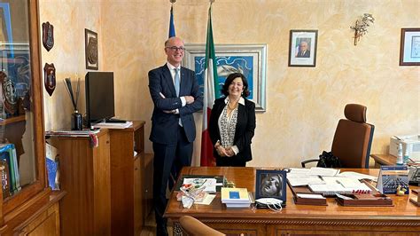 Visita Ambasciatore Del Belgio In Prefettura Crotone De Bauw Ha