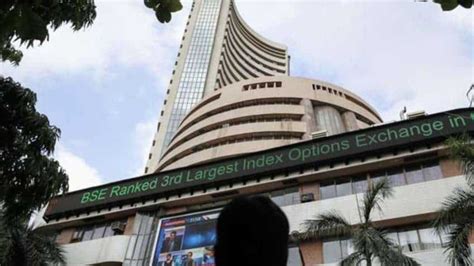 Stock Market शेयर बाजार में तेजी का चौका सेंसेक्स 350 अंक ऊपर बंद