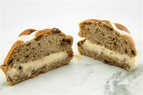 Premium Photo Hot Cross Bun Ice Cream Sandwiche