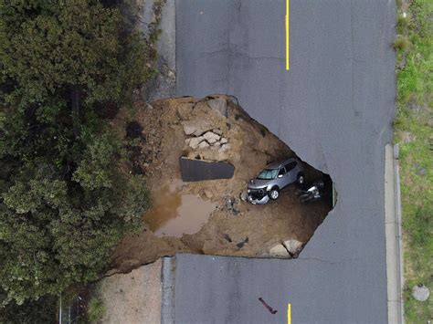 California Sinkhole Picture Incredible Sinkholes Around The World