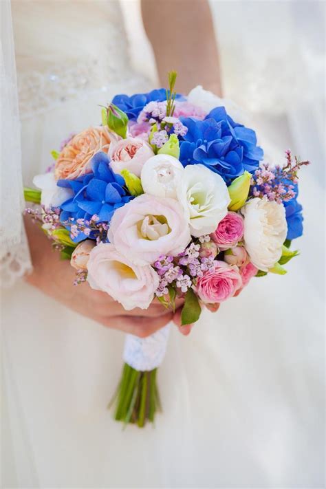 Bunter Brautstrauß mit Hortensien und Rosen Heiraten mit braut de