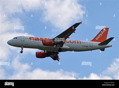 G Ezuh Easyjet Airbus A Cn On Final Approach To Lgw