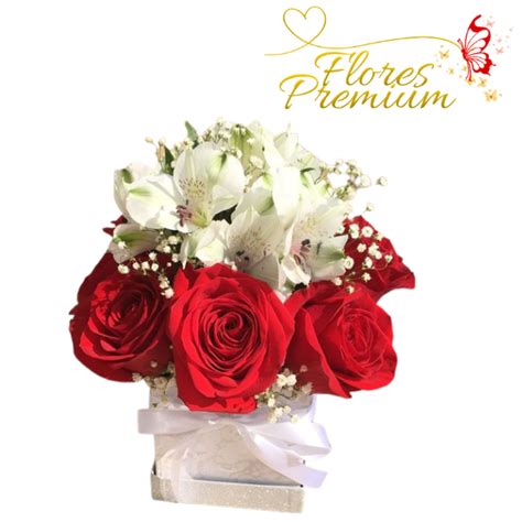 Caja Cuadrada Con Rosas Y Follaje De Temporada Flores Premium