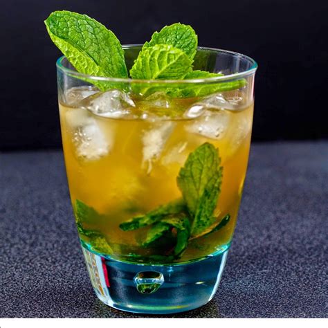 Historia Y Preparación De Un Refrescante Mint Julep