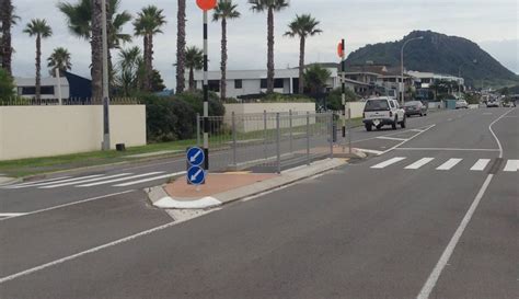 Pedestrian Crossing Rules Raised Traffic Island