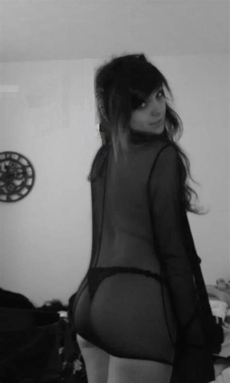 Lia Showing Off Her Booty Porn Pic