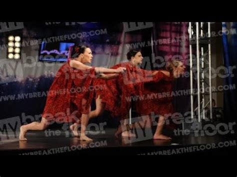 7 Hot Sexy Nina Linhart Bikini Pics