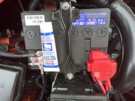 Упоры капота, сетка воздухозаборника — LADA Vesta SW Cross, 1,6 л ...