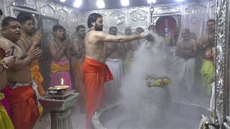 हर हर महादेव के जयकारे से गूंजे शिवालय मंदिरों में उमड़ी भीड़ Sawan