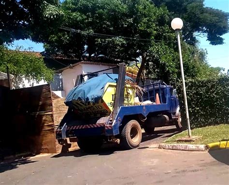 Blog do Ronco Caminhão foi fotografado na garagem da prefeitura de