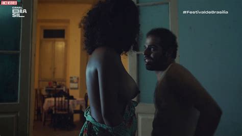 Naked Aline Brune in Longe do Paraíso