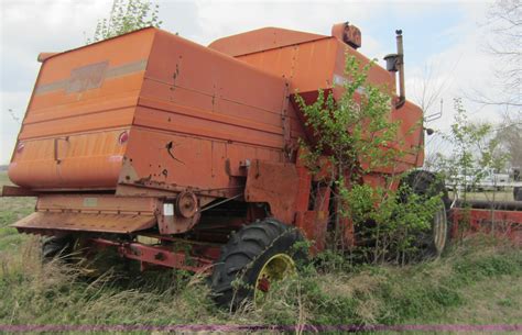 Massey Ferguson 760 Combine In Oswego KS Item C5382 Sold Purple Wave