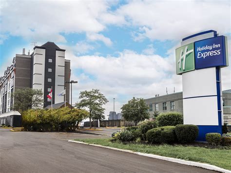 Hotels Near York University Toronto | Holiday Inn Express Toronto-North