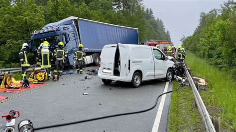 PKW prallt auf LKW Tödlicher Unfall in Elterlein Antenne Sachsen