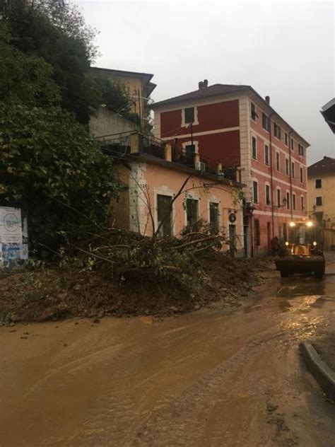 Valle Stura In Ginocchio Campo Ligure Isolata Sfollati A Rossiglione