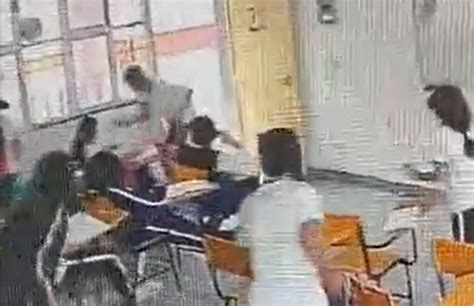 Alumno apuñala a su maestra en pleno salón de clases en Ramos Arizpe