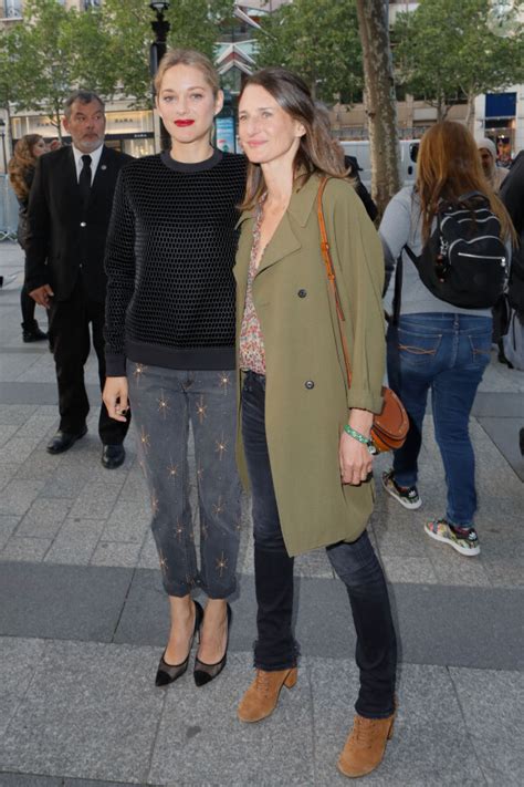 Oh la saleté Marion Cotillard effarée par Camille Cottin énorme