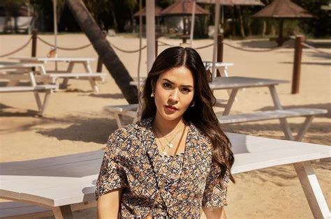 10 Hot Sexy Raisa Andriana Bikini Pics