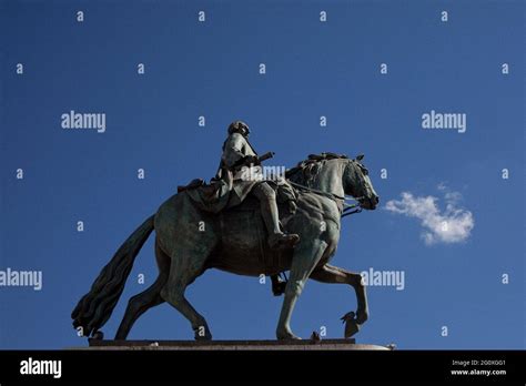 Statua Di Carlo Iii Di Borbone Immagini E Fotografie Stock Ad Alta