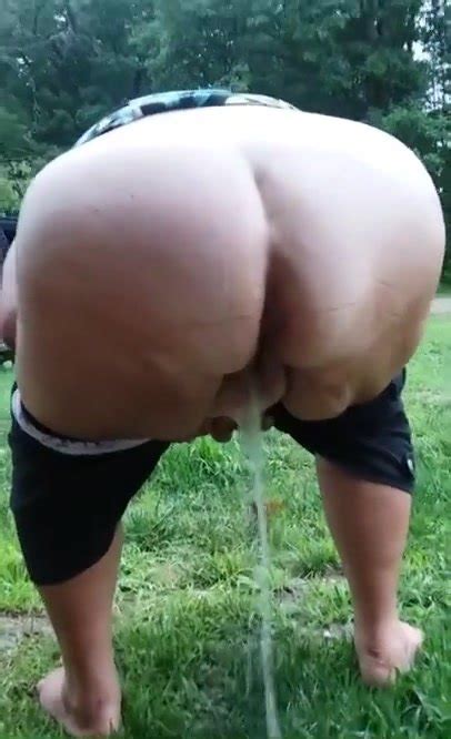Big Ass Granny Bent Over Peeing In The Grass ThisVid