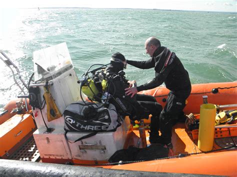 Thames Estuary divers in amazing shipwreck discovery after a decade