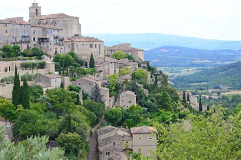 Découvrez le village insolite des bories à Gordes Carre d info