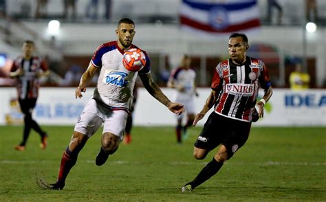 Jornal Correio Aniversariante Fernandão comemora gol e mira título